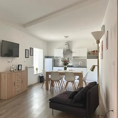 Garden 85 Apartment