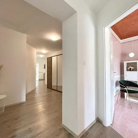 Garden 85 Apartment